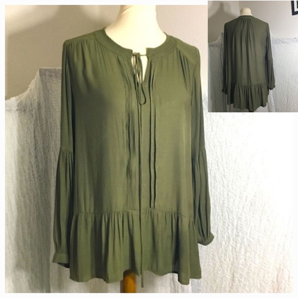 RO & DE Green Peasant Top Size M